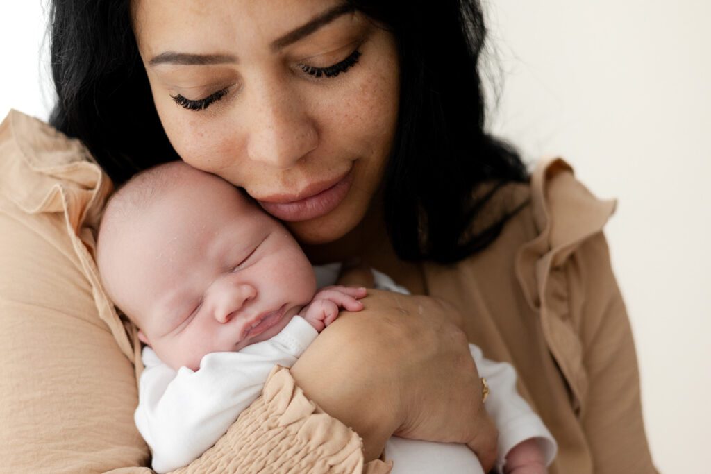 Newbornshoot met ouders. Irene Maris Fotografie Tilburg