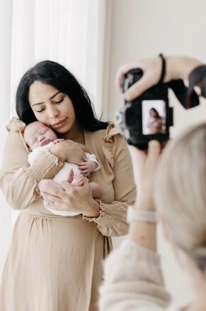 Fotoshoot newborn met gezin Irene Maris Fotografie Tilburg