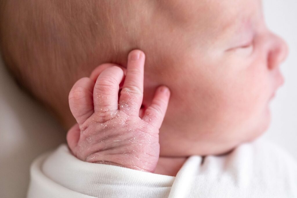 Detailfoto Newborn shoot bij je thuis - Irene Maris Fotografie Tilburg